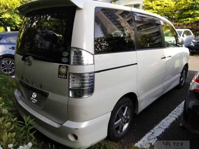 2006 Toyota Voxy
