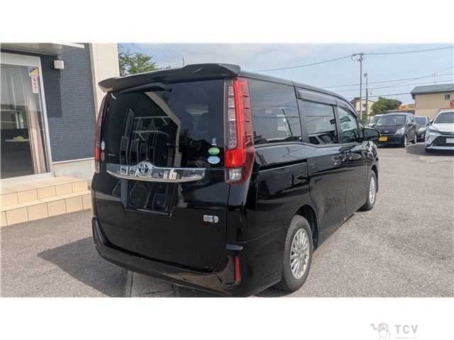 2015 Toyota Noah