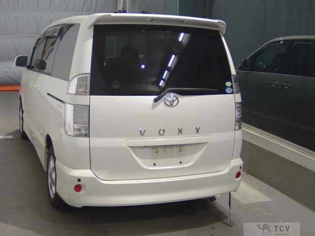 2005 Toyota Voxy
