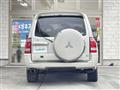 2005 Mitsubishi Pajero
