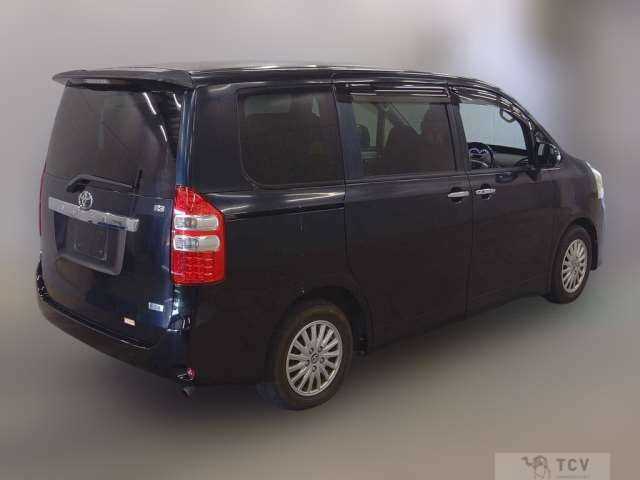 2013 Toyota Noah