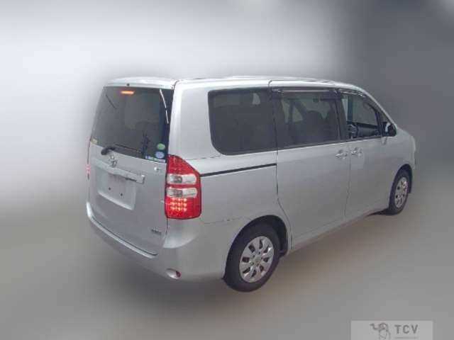 2013 Toyota Noah