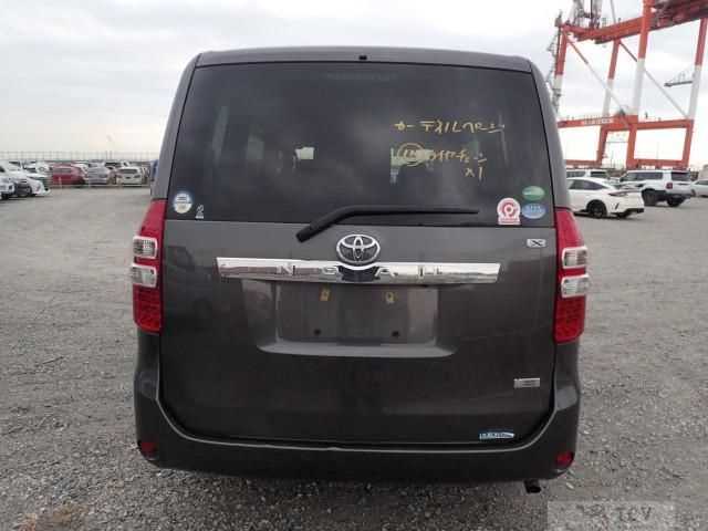 2012 Toyota Noah
