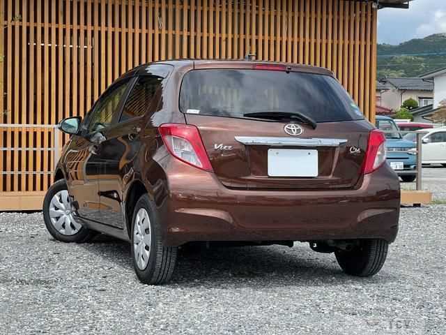 2013 Toyota Vitz