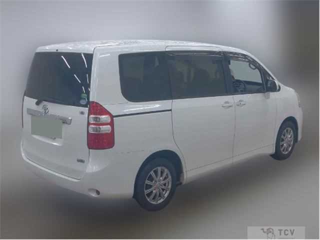 2013 Toyota Noah