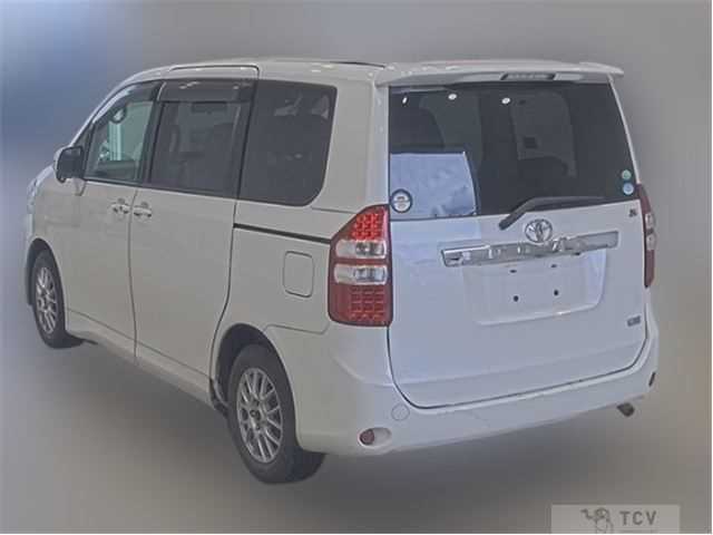 2013 Toyota Noah