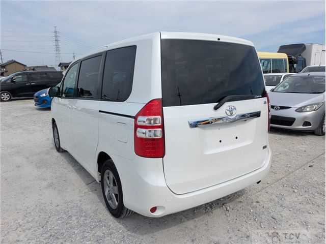 2013 Toyota Noah