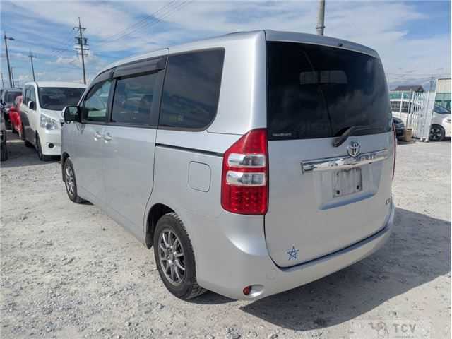 2013 Toyota Noah