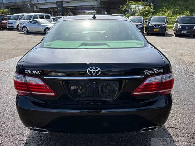 2011 Toyota Crown Royal Series