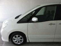 2011 Nissan Serena