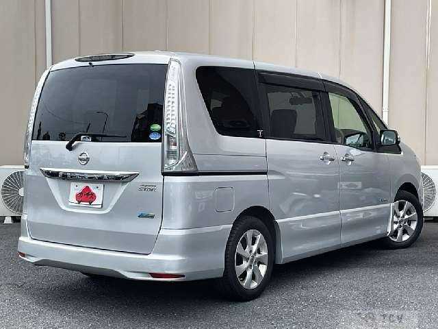2013 Nissan Serena