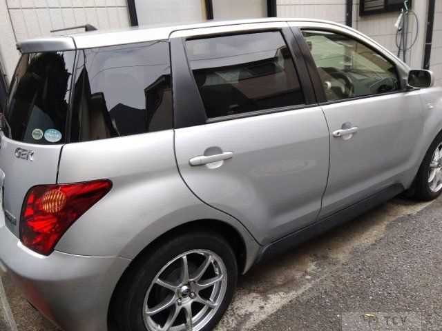 2005 Toyota IST