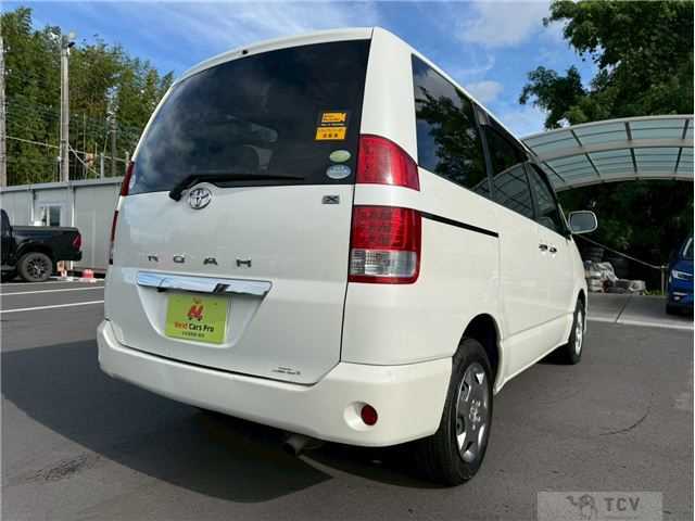 2005 Toyota Noah