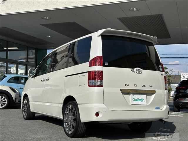 2006 Toyota Noah