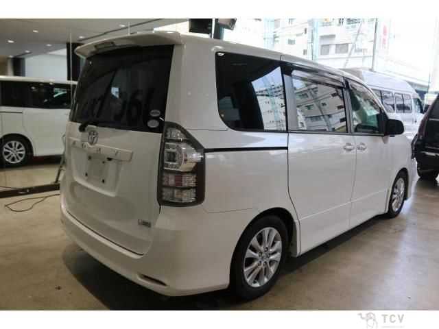 2011 Toyota Voxy