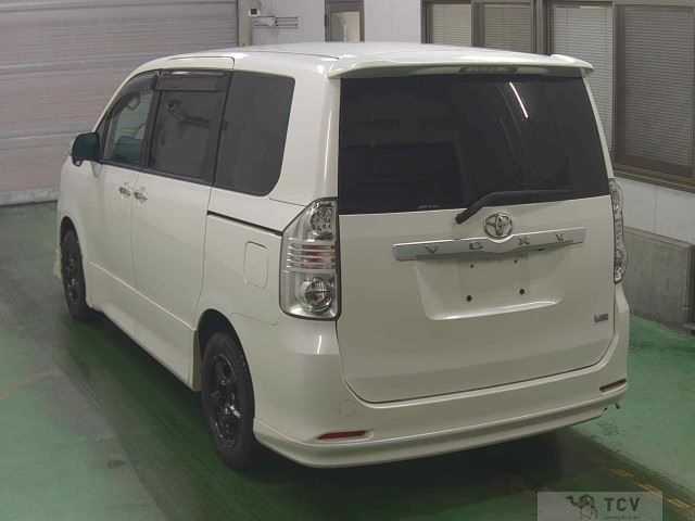 2009 Toyota Voxy