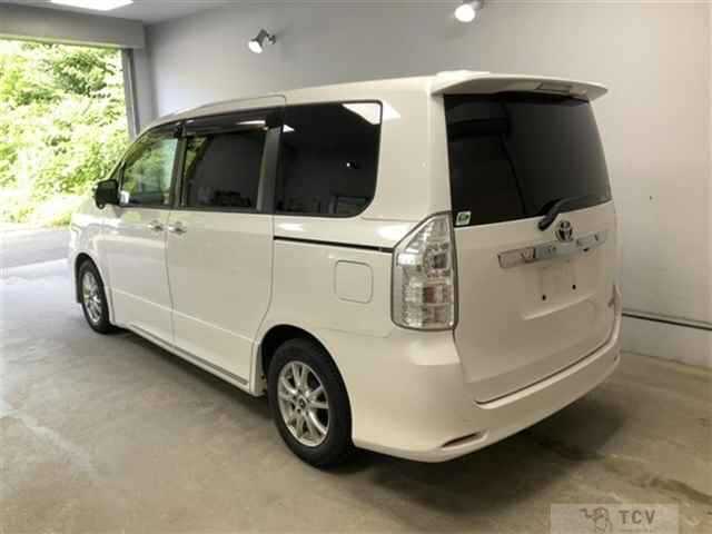 2012 Toyota Voxy