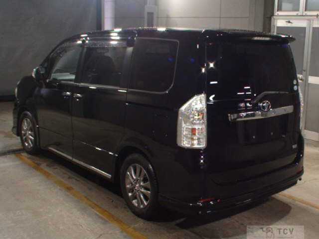 2013 Toyota Voxy