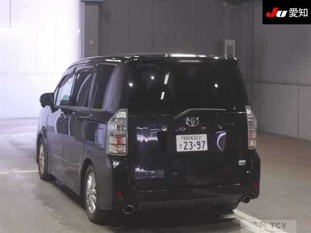 2013 Toyota Voxy