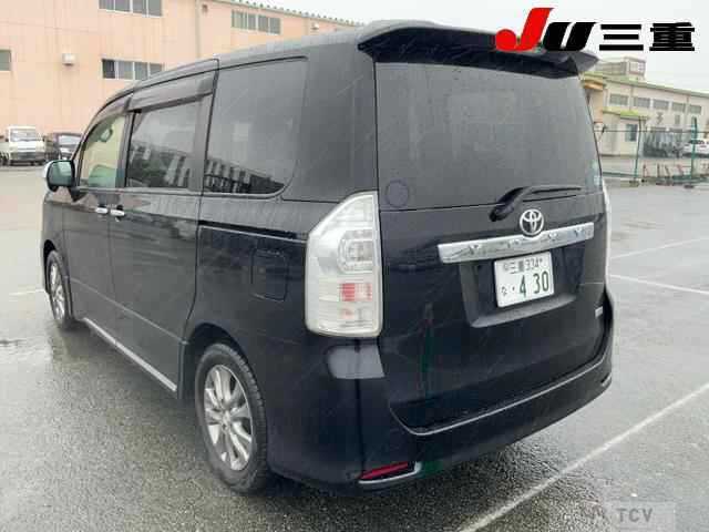 2013 Toyota Voxy