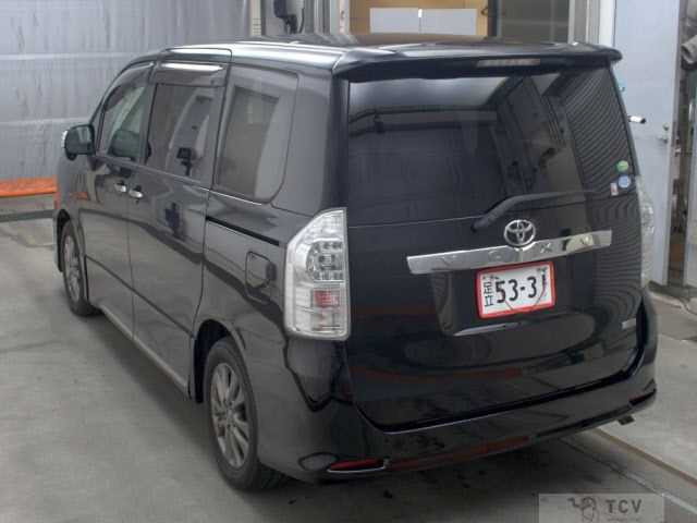 2013 Toyota Voxy