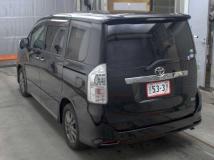 2013 Toyota Voxy