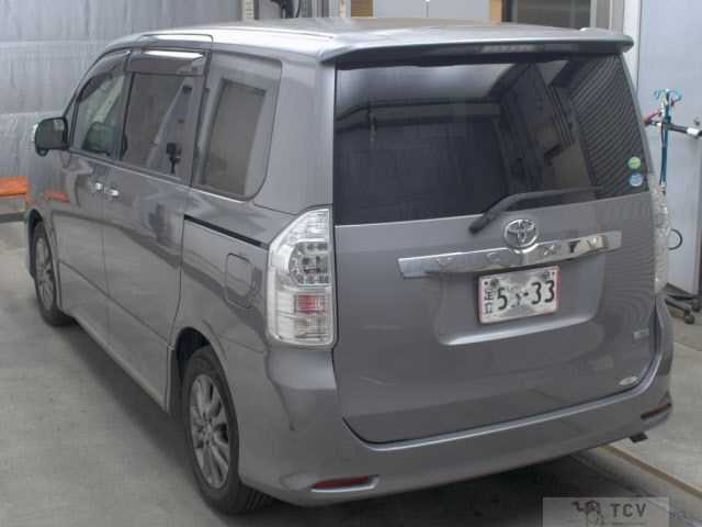 2013 Toyota Voxy