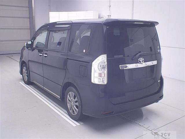 2013 Toyota Voxy