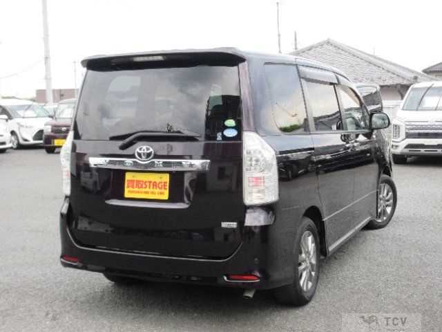 2013 Toyota Voxy