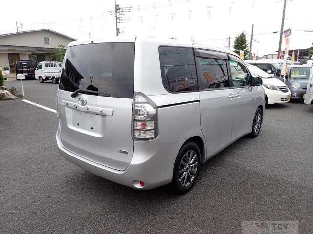2011 Toyota Voxy