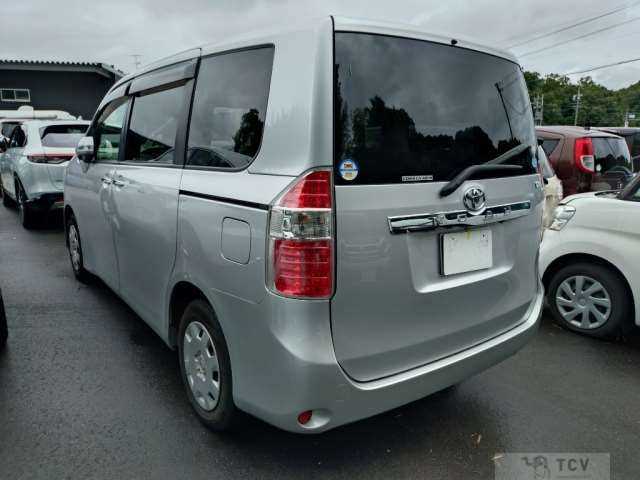 2010 Toyota Noah