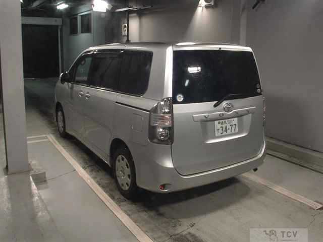 2007 Toyota Voxy