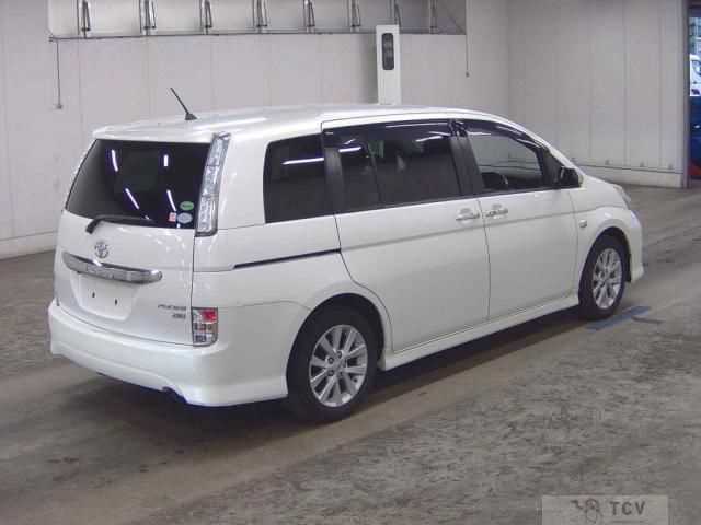 2013 Toyota Isis