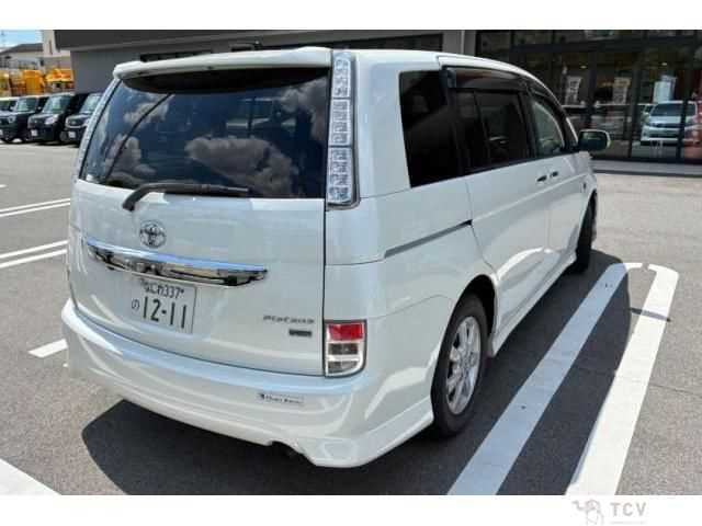 2011 Toyota Isis