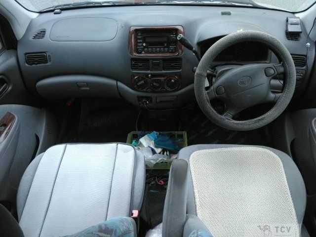 2001 Toyota Raum