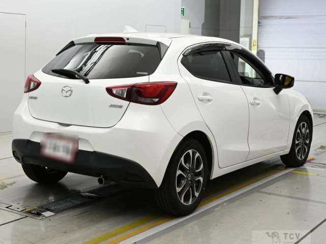 2016 Mazda Demio