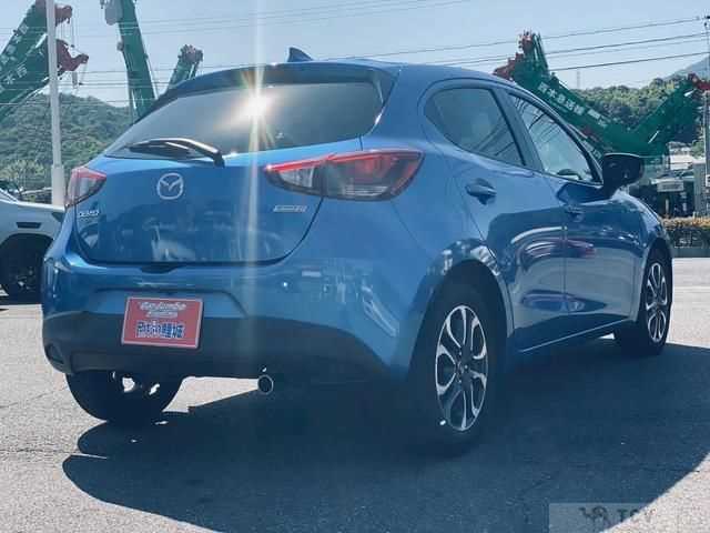 2016 Mazda Demio
