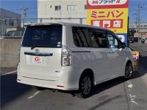 2013 Toyota Voxy