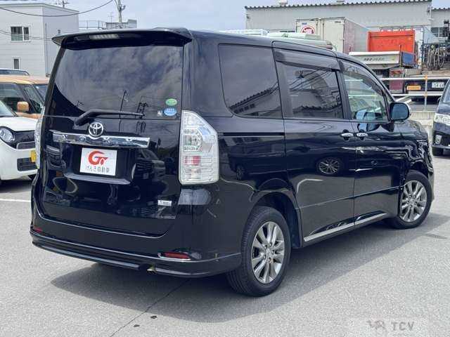 2013 Toyota Voxy