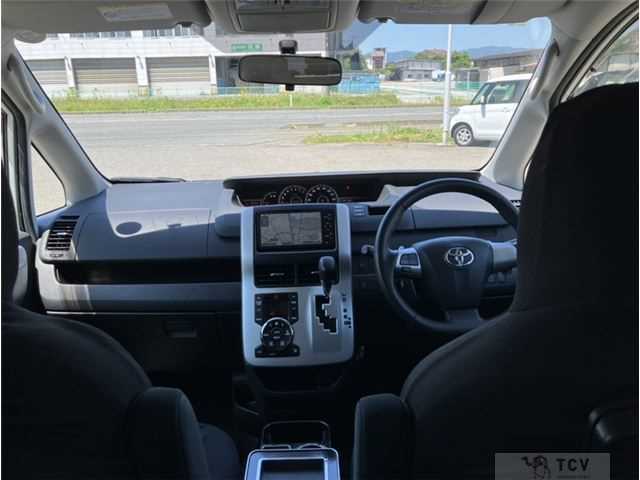 2010 Toyota Noah
