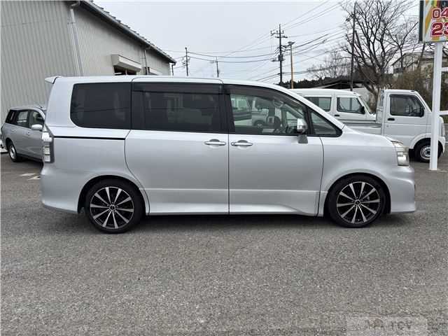 2011 Toyota Voxy