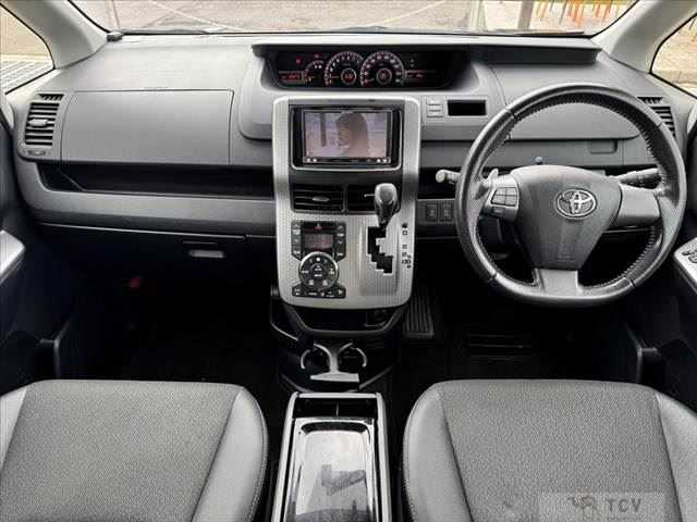 2013 Toyota Voxy