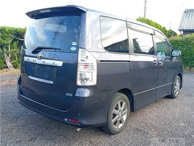 2009 Toyota Voxy