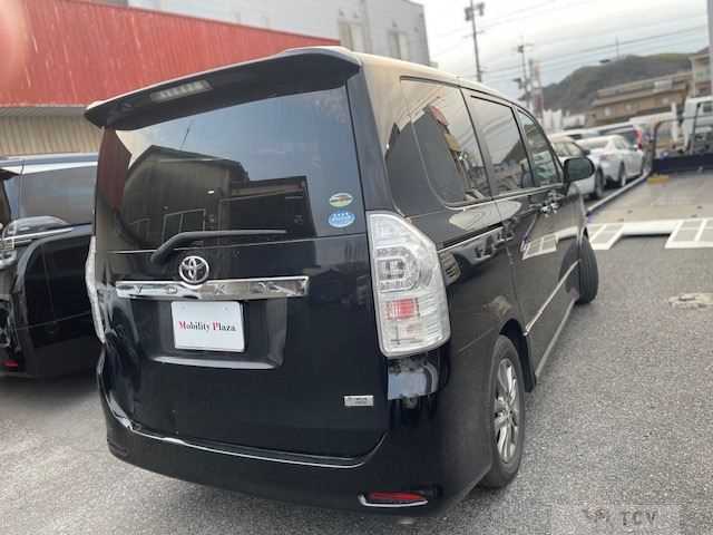 2011 Toyota Voxy