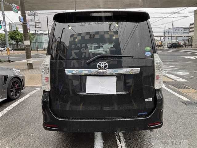2013 Toyota Voxy