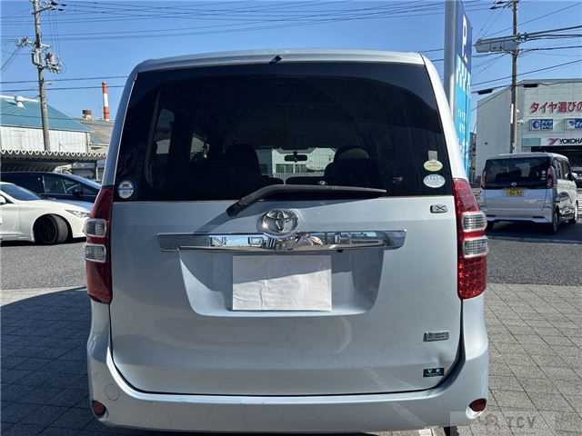 2010 Toyota Noah