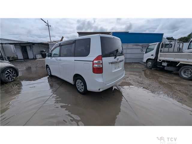 2012 Toyota Noah