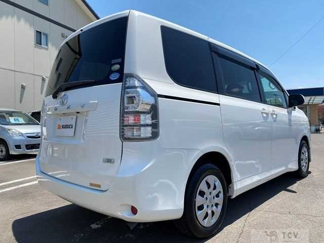 2011 Toyota Voxy