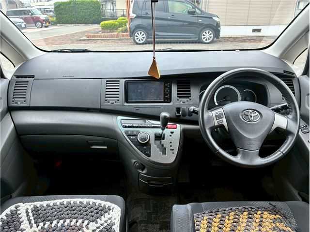 2011 Toyota Isis