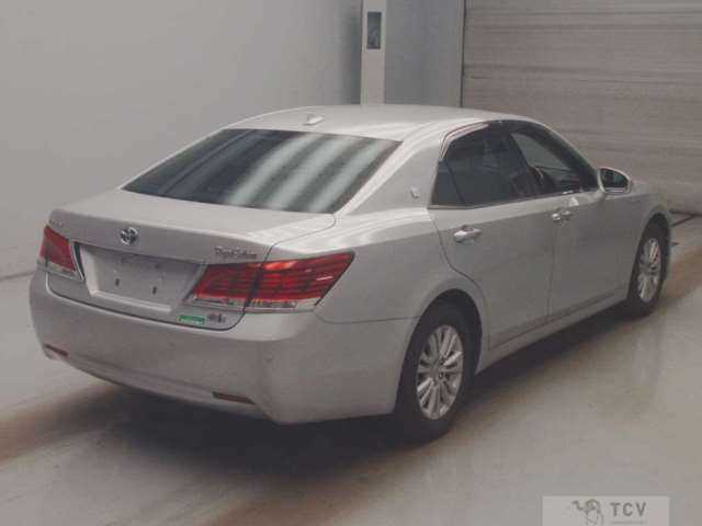 2013 Toyota Crown Hybrid